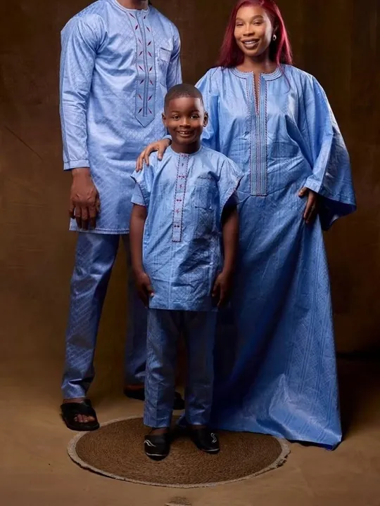Tenues de famille bleu ciel